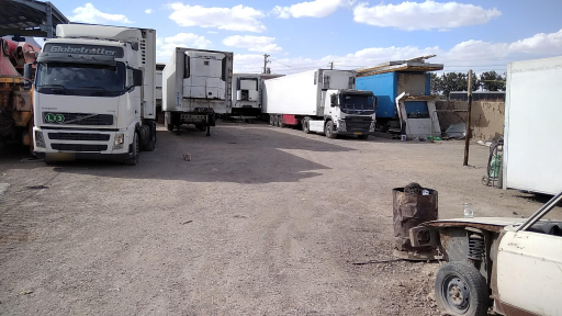 عکس تعمیرگاه مرکزی تریلر وکامیون های یخچالی 