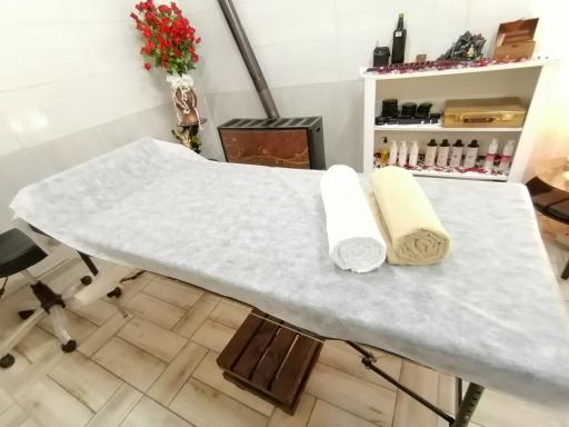 عکس مرکز تخصصی ماساژ دستان حیات بخش