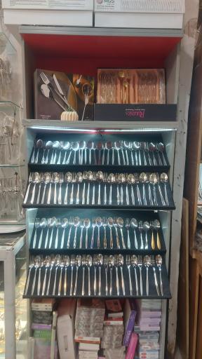 قاشق و چنگال سفیدزاده