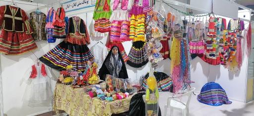 عکس دوخت لباس‌های محلی گیلان قاسم آبادی رنگین کمان 