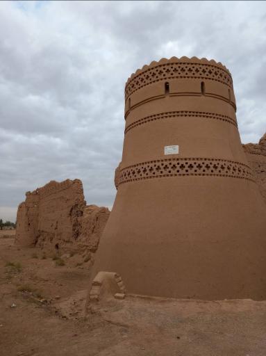 عکس قلعه تاریخی اشکذر