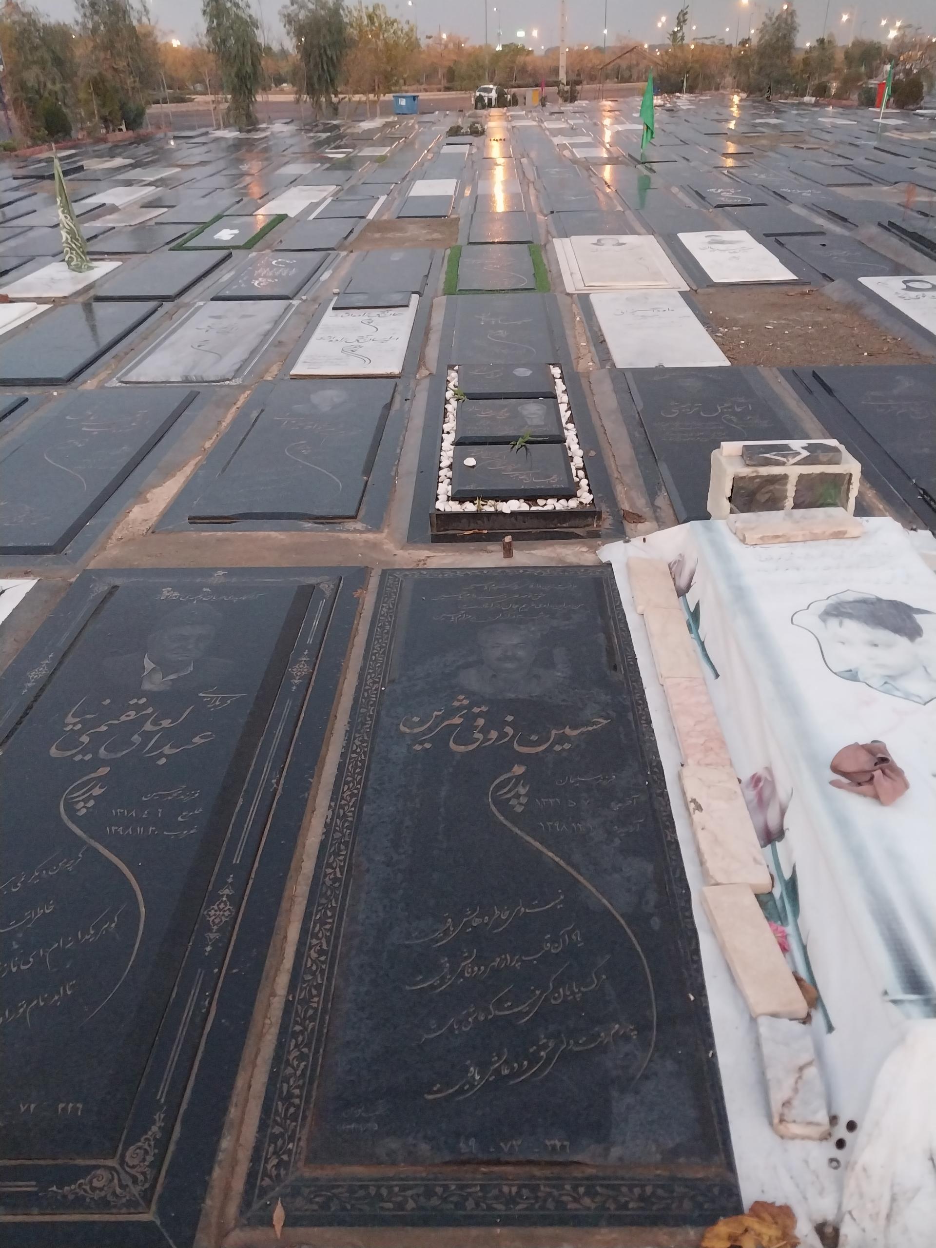 عکس مزار حسین ذوقی ثمرین