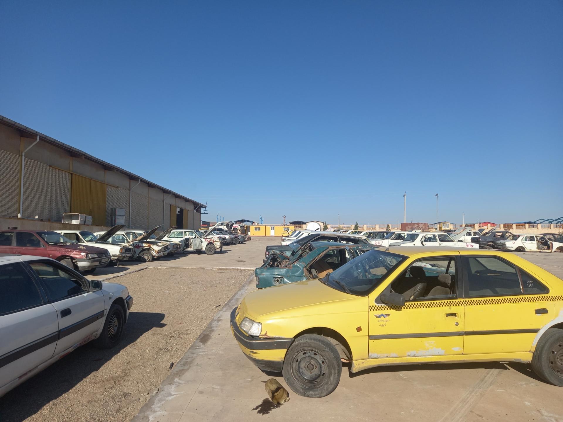 عکس مرکز اسقاط آراد خودرو -۳۷۱۵