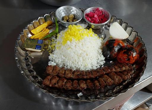 عکس آشپزخانه مرکزی  سناتور  