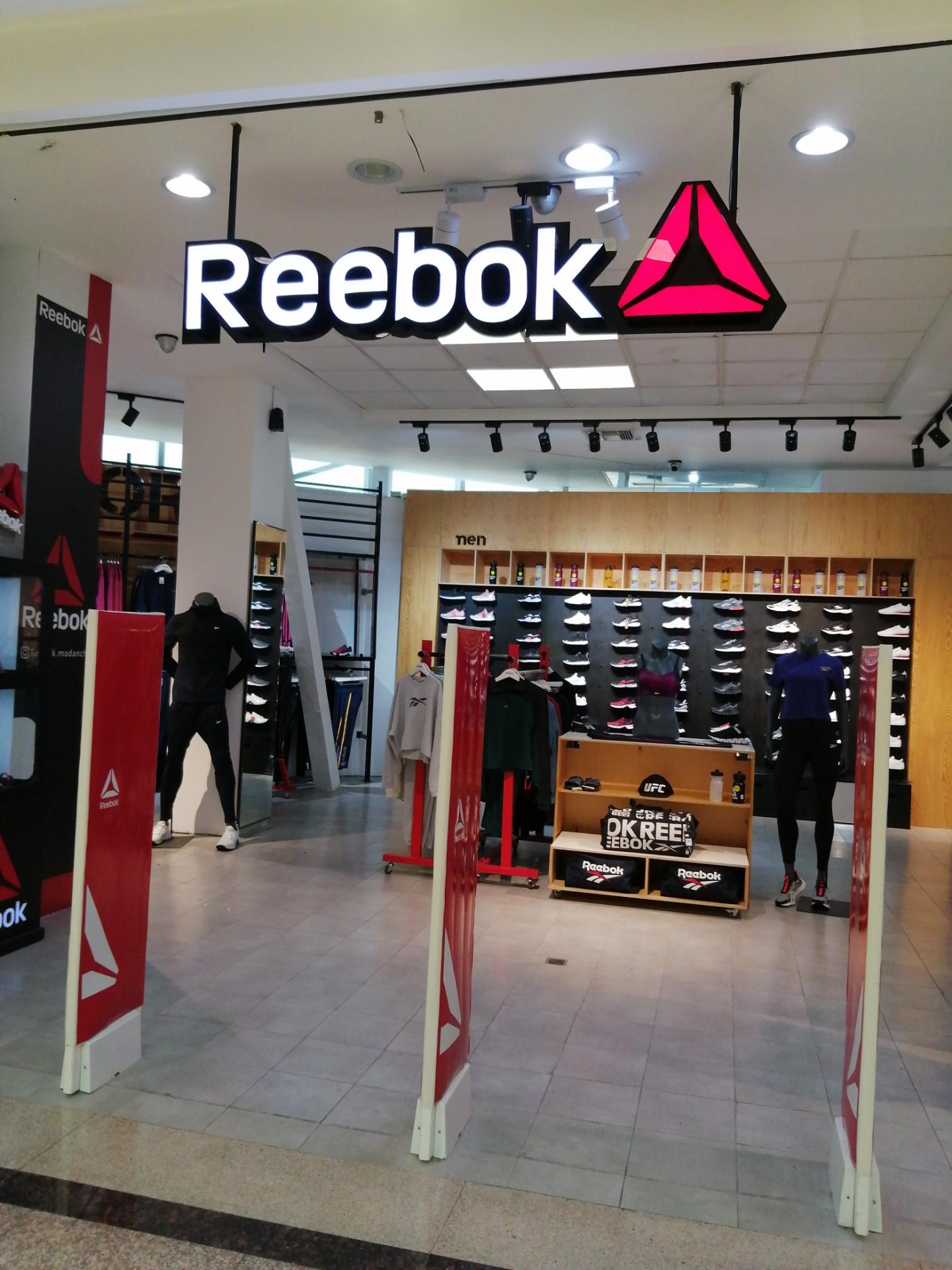 عکس فروشگاه ورزشی reebok