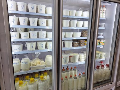 عکس لبنیات و بستنی سنتی تک