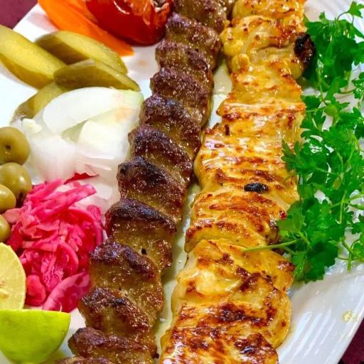 عکس باغ رستوران سرخپوست 