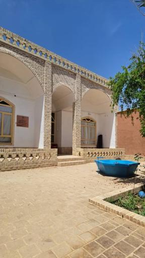 عکس عمارت تاریخی اکبریان