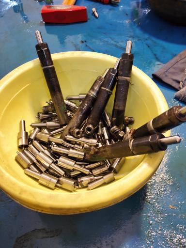 عکس تعمیرات سوزن پمپ و انژکتور دیزل 