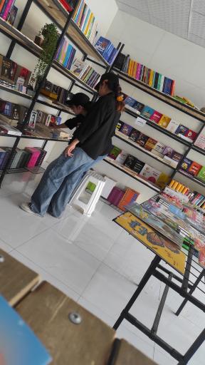 عکس کتابفروشی فروغ