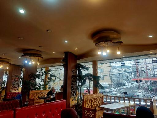 عکس آشکده و فست فود پایتخت