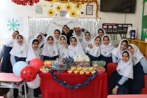 عکس مدرسه دخترانه نهال آفرینش