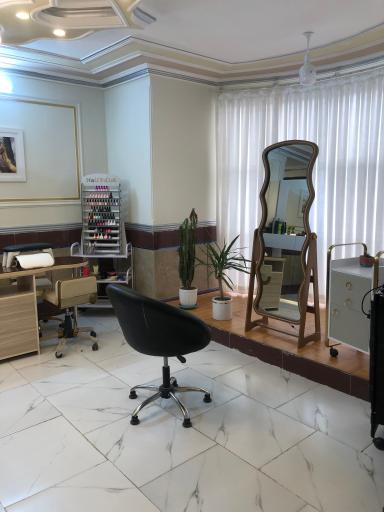 آموزشگاه مراقبت و زیبایی توتیا