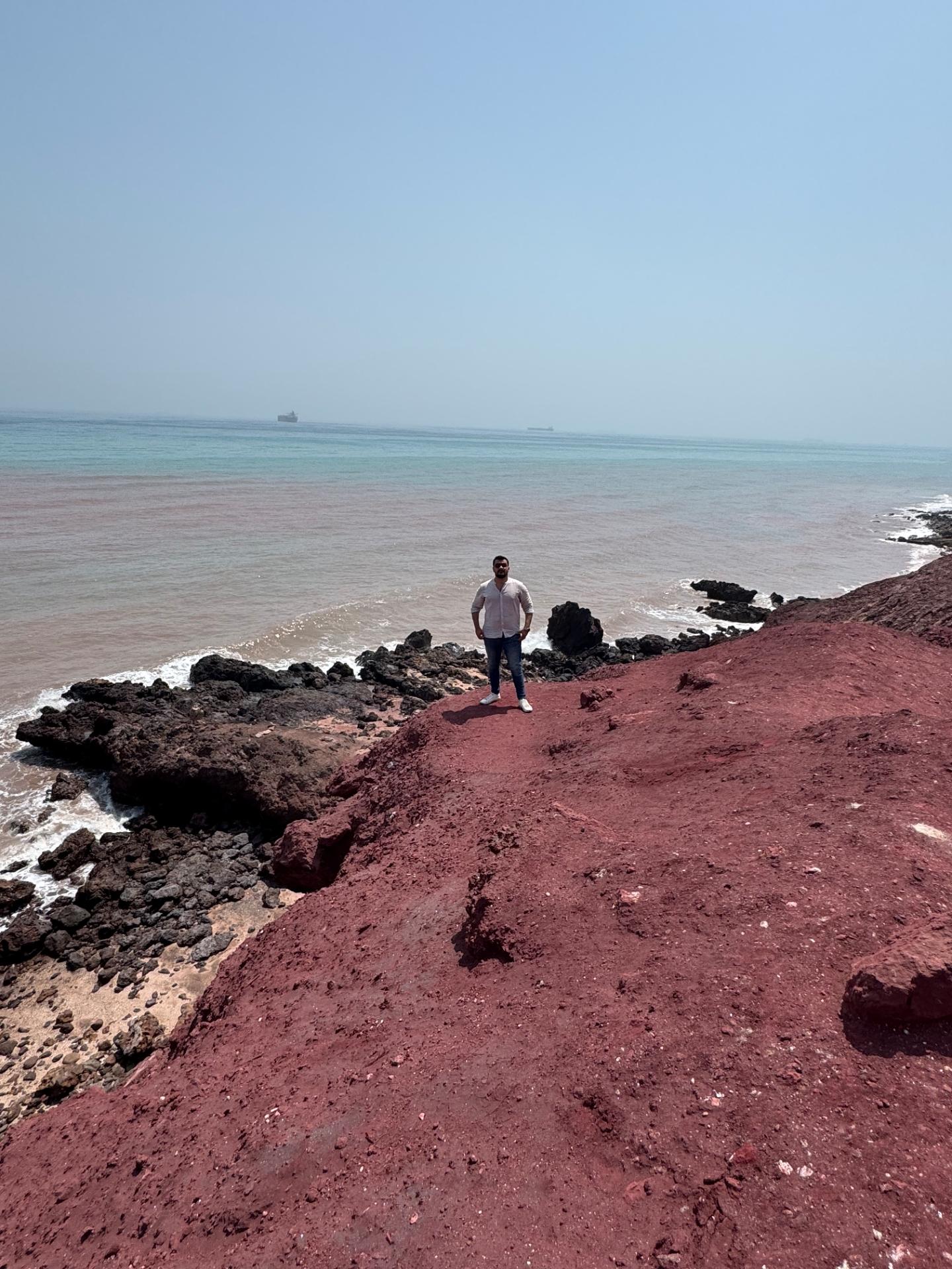 عکس ساحل خاک سرخ