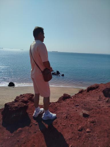 عکس ساحل خاک سرخ