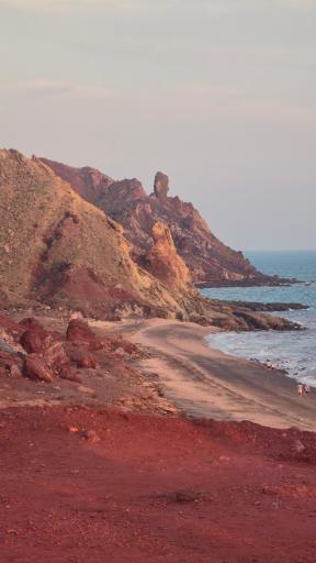 عکس ساحل خاک سرخ