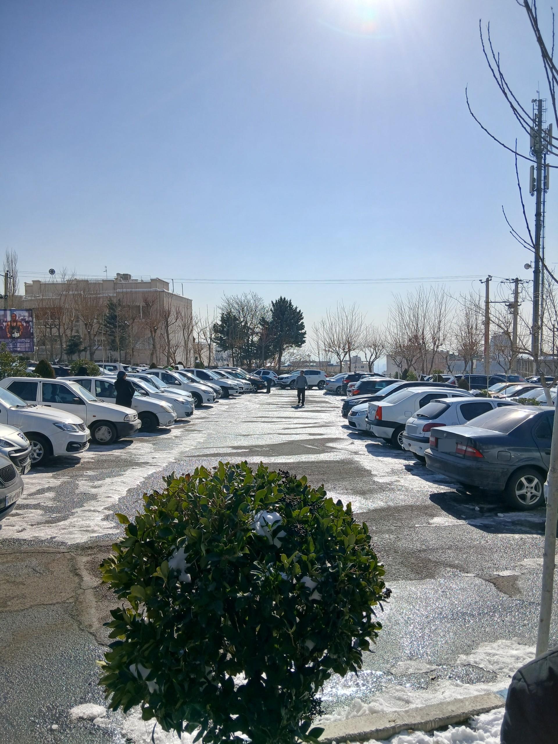 عکس پارکینگ ورودی توچال
