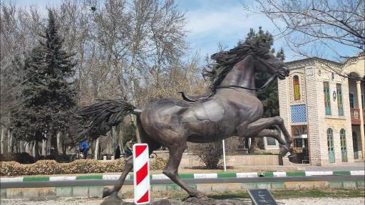 عکس درب میدان آزادی پارک ملت