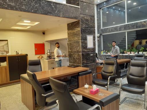 عکس مشاور املاک پلاک