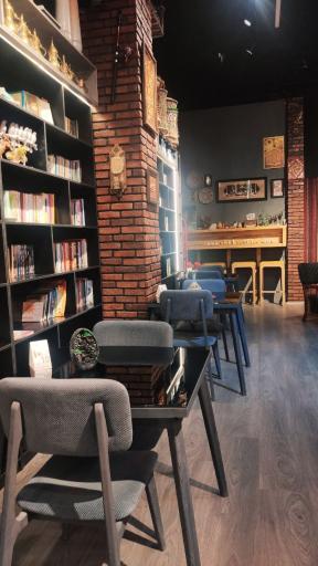 عکس کافه کتاب کاژه