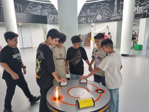 عکس دبیرستان غیردولتی پسرانه پیشرو