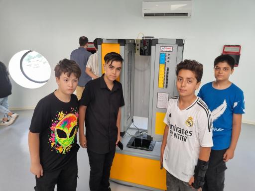 عکس دبیرستان غیردولتی پسرانه پیشرو