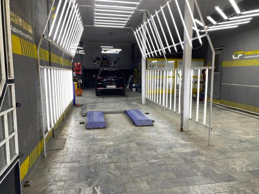 عکس خدمات خودرویی کارفیکس