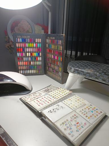 عکس کلینیک ناخن و آموزشگاه کاشت ناخن پارمیس