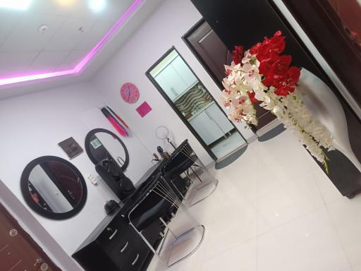 عکس کلینیک ناخن و آموزشگاه کاشت ناخن پارمیس