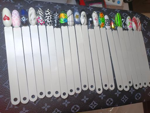 عکس کلینیک ناخن و آموزشگاه کاشت ناخن پارمیس