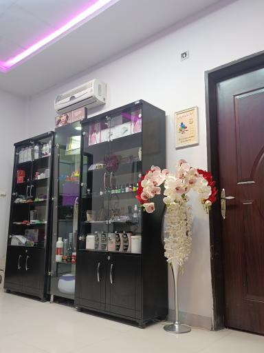 عکس کلینیک ناخن و آموزشگاه کاشت ناخن پارمیس