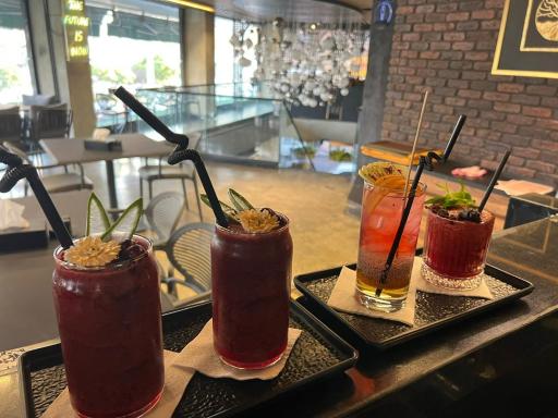 عکس کافه رستوران زعفرون