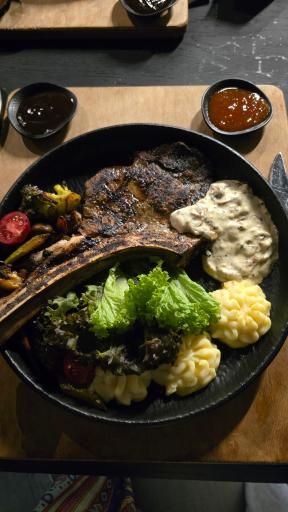 عکس کافه رستوران زعفرون