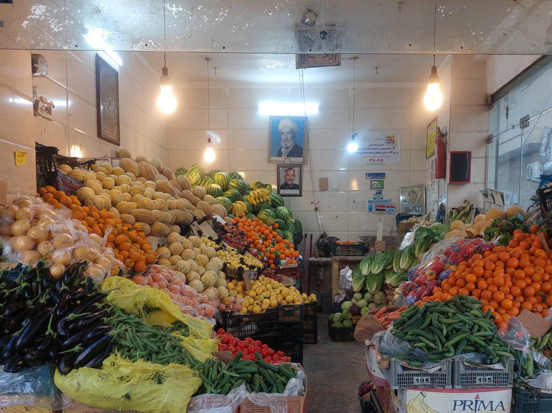 عکس میوه فروشی حاج اصغر یزدی نژاد