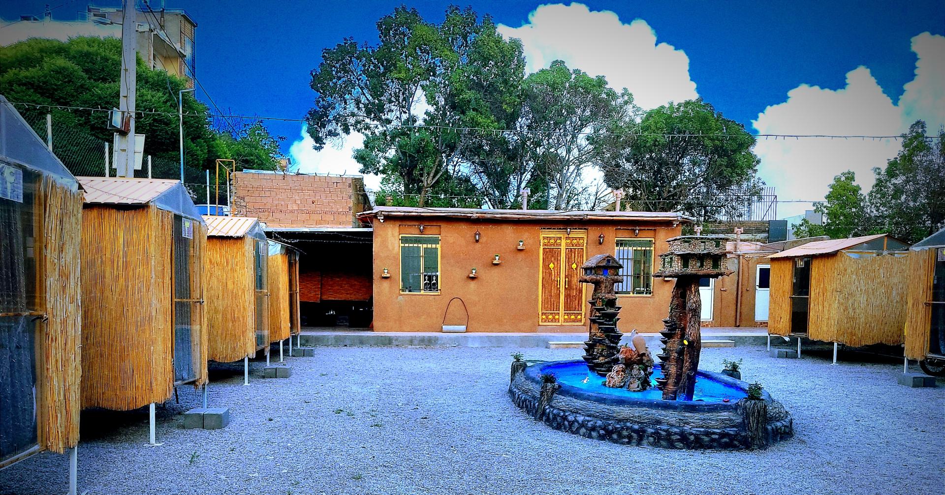 عکس رستوران و سفره خانه سنتی دهکده