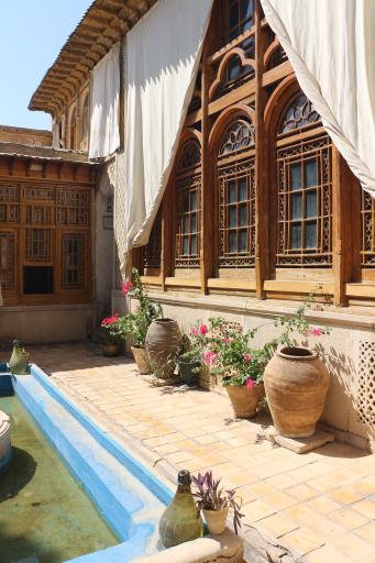 عکس عمارت قوام الملک