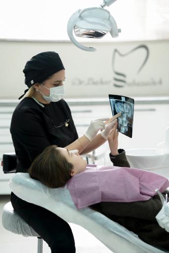 مطب دندانپزشکی دکتر بهار بابازاده