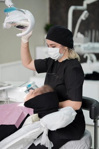 مطب دندانپزشکی دکتر بهار بابازاده