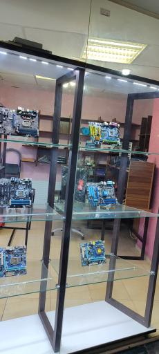عکس فروشگاه کامپیوتر بناتِک