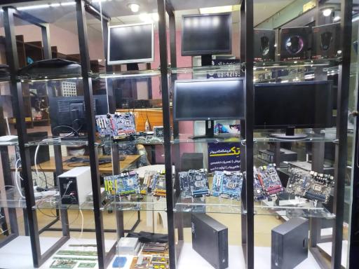 عکس فروشگاه کامپیوتر بناتِک