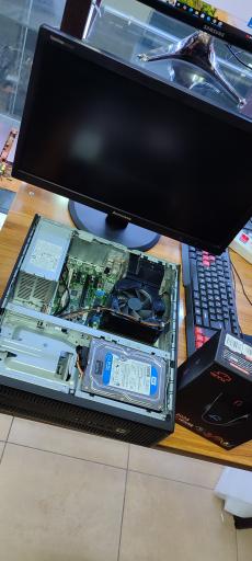 عکس فروشگاه کامپیوتر بناتِک