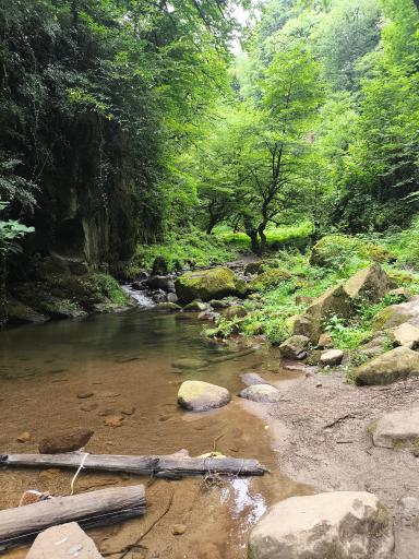 عکس آبشار زمرد حویق