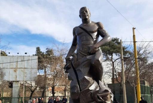 عکس تندیس جهان پهلوان تختی