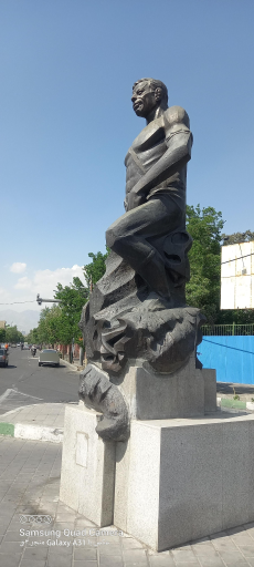 عکس تندیس جهان پهلوان تختی