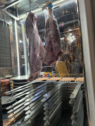 عکس برگر زغالی و پیتزا دهکده