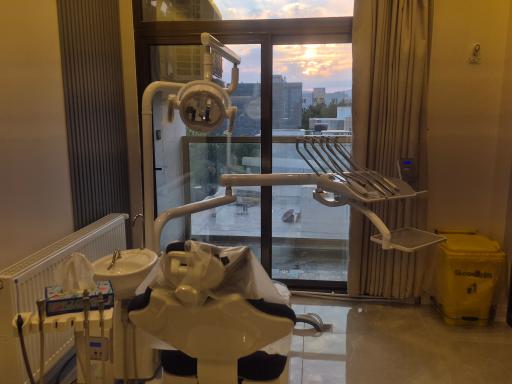 عکس دندانپزشکی دکتر مهرداد مهدی زاده