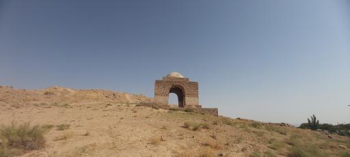 عکس چارتاقی زیگورات (آتشکده نیاسر)