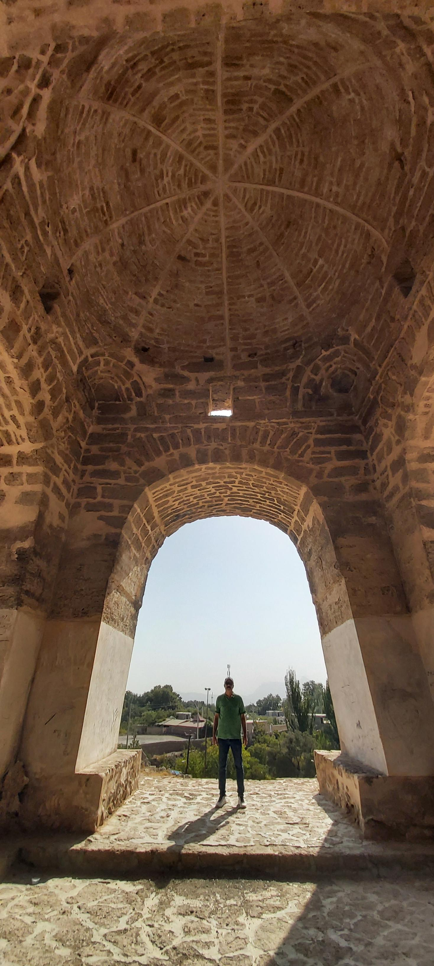 عکس چارتاقی زیگورات (آتشکده نیاسر)