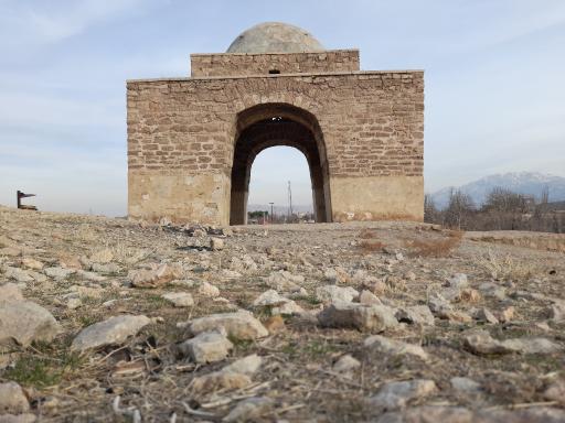 عکس چارتاقی زیگورات (آتشکده نیاسر)