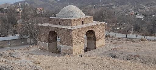 عکس چارتاقی زیگورات (آتشکده نیاسر)